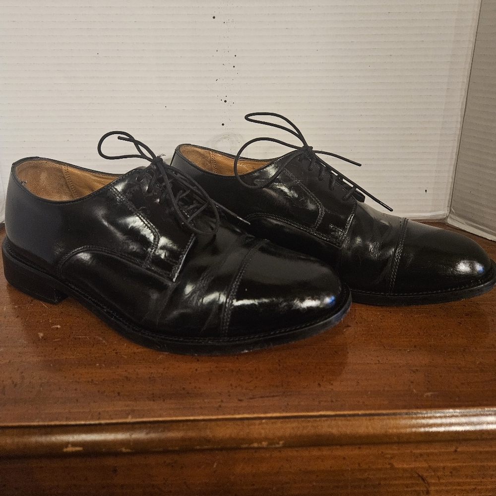 Bostonian Black Leather Oxfords